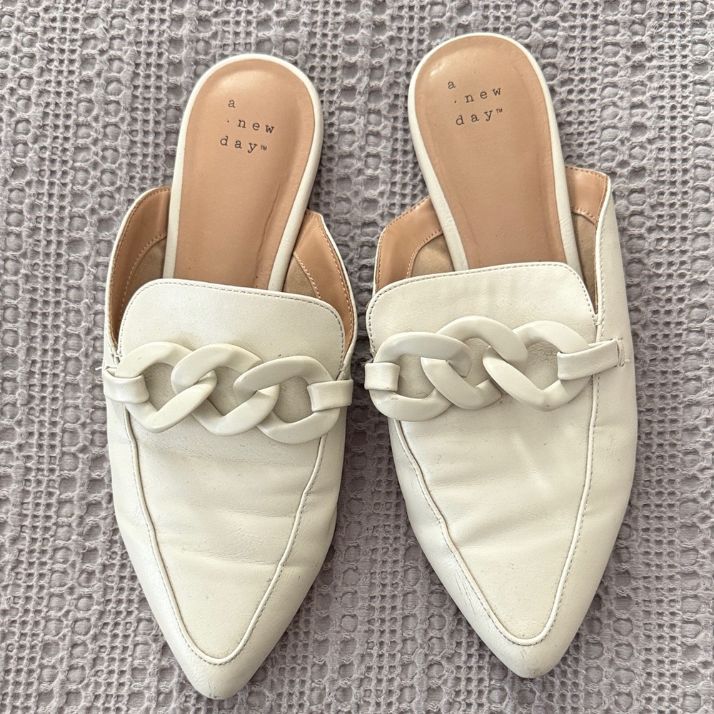 a new day Off-White Pointed Chain-Detail Slip-On Mules
